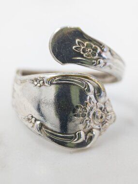 Oneida WM A Rogers Silver-Plate Spoon Ring, Rose Pattern, Size 8
